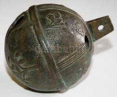 Nagyméretű régi bronz csörgő növényi díszítéssel / 
Old large bronze rattle with floral decoration, ...