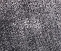 Ezüstözött fém tálca, II. Erzsébet 25 éves uralkodásának emlékére, jelzett jó állapotban, d:26 cm 
/...