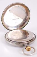 Omega zsebóra porcelán számlappal, másodpercmutatóval. Jár, de javításra szorul / 
Swiss pocket watc...