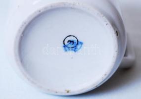 Matricás díszítésű, pajzspecsétes Zsolnay porcelán gyerekbögre babázó kislányokkal / 
Porcelain mug ...