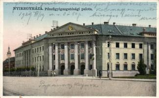 Nyíregyháza Pénzügyigazgatósági palota (kis szakadás / small tear)