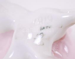 Jelzett Ens porcelán szegfű apró hibákkal / 
Ens porcelain carnation figure with minor faults, 5x9x6...