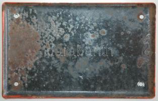 cca 1960 Zománcozott fali táblácska a korabeli segélyhívószámokkal, 10x16cm