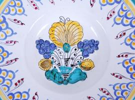 8 db dísztál többsége jelzett, hibátlanok, egyik porcelán