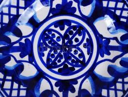 8 db dísztál többsége jelzett, hibátlanok, egyik porcelán