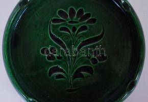 8 db dísztál többsége jelzett, hibátlanok, egyik porcelán