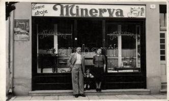 Igló Minerva sewing machine shop photo