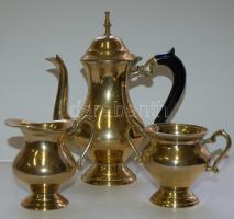 3db-os réz kávéskészlet: 2db kiöntő és egy cukortartó /  Brass coffee set: 2 jugs and a sugar bowl