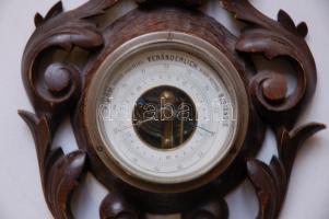 Régi barométer és hőmérő díszes faragott fakeretben /
Vintage barometer and thermometer in carved wo...