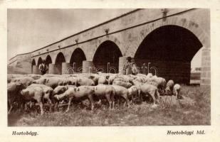 Hortobágy, a Kilenclyukú híd, juhnyáj pásztorokkal (small tear)