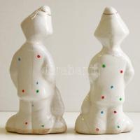 Jelzett kínai porcelán bohócpár / 
Chinese porcelain clowns, 11cm