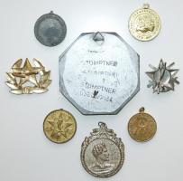 8db kitüntetés és plakett (magyar, orosz, osztrák, cseh)