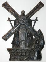 2db fémdoboz és egy szélmalmot ábrázoló fém domborműves falidísz / 
Metal boxes and a plaque