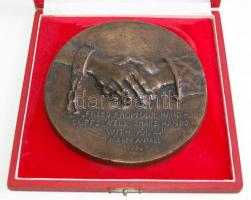 Domonkos Béla (1934-): Antall József 1989 idézete angolul "Freed from our handscuffs well shake...