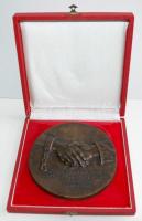 Domonkos Béla (1934-): Antall József 1989 idézete angolul "Freed from our handscuffs well shake...