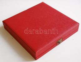 Domonkos Béla (1934-): Antall József 1989 idézete angolul "Freed from our handscuffs well shake...