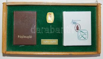 Minikönyv:2 db Vágó Sándorné: Nálunk, Velük, Értük. Hajónapló. Zrinyi Nyomda 1981-1988, sorszámozott, díszdobozban