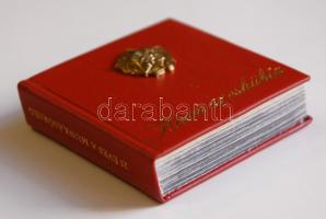 Minikönyv: Híven az eskühöz. Budapest 1981. 25 éves a Munkásőrség. Sorszámozott, bőr kötésben, dísz ...