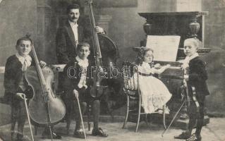 Schwarzmanoff and children musicians