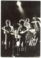 cca 1965 Beatles együttes tagjait ábrázoló koncertfotó a négy tag saját kezű aláírásával / cca 1965 Beatles photo with original autograph of the four Beatles 11x15 cm