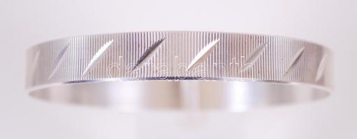 Kézzel vésett ezüst (Ag) karperec / 
Hand carved silver bangle, d: 6,5cm, 15,9gr