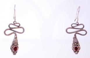 Kézzel készített, sárkány alakú ezüst (Ag) fülbevaló fazettált gránáttal /  Hand made dragon shaped silver earrings with faceted granite stone, 5,5cm, br: 6,5gr