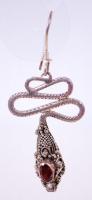 Kézzel készített, sárkány alakú ezüst (Ag) fülbevaló fazettált gránáttal / 
Hand made dragon shaped ...
