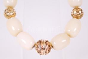 Achát nyaklánc áttört aranyozott ezüst gömbökkel / 
Agate necklace with pierced gold plated silver b...