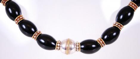 Ónix nyaklánc aranyozott ezüst (Ag) elemekkel, mágneses zárral / 
Onyx necklace with gold plated sil...