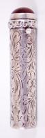 1872-1922 Ezüst (Ag) rúzstartó kézzel vésett növényi díszítéssel, üvegberakással, 800/1000 tisztaságú bécsi jelzéssel /  Silver lipstick case with hand carved floral decoration and glass inlay, 800 fineness Viennese hallmark, 5cm, br: 10,2gr