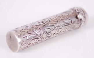 1872-1922 Ezüst (Ag) rúzstartó kézzel vésett növényi díszítéssel, üvegberakással, 800/1000 tisztaság...