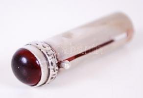 1872-1922 Ezüst (Ag) rúzstartó kézzel vésett növényi díszítéssel, üvegberakással, 800/1000 tisztaság...