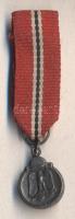 Német 3. Birodalom 1941-1942. "Winterschlacht im Osten" miniatűr medál mellszalagon T:2 German Third Reich 1941-1942. Winterschlacht im Osten miniature medal on ribbon C:XF