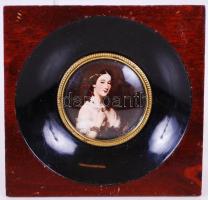 cca 1900 Különleges formájú, kis fa képkeret domború üveggel, kerek réz rámával, kézzel színezett nyomattal /  Little wooden picture frame, 8,5x8,5cm