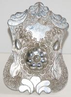 Gazdagon díszített fém tartó, 12×9 cm,