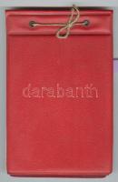 1961 Alfred Richter a Richter Gedeon gyógyszergyár alapítójának leszármazottja által Szollár Györgynek, a Herbária cég igazgatójának készített fotóalbum a magyarországi kamillagyűjtésről 20 képpel