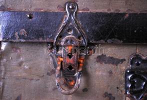 cca 1916 Eredeti katonaláda teljesen ép, kulccsal, egyik bőrszíj szakadt /
cca 1916 Original k.u.k. ...