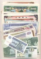 100db vegyes világpénz, közte Kína égetési pénzek ios, főleg UNC-os bankjegyek! 100pcs of mixed paper money mostly with UNC ones and some Chinese Hell banknotes