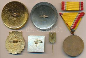 5db különféle jelvény szovjet darabokkal + "A Haza Fegyveres Szolgálatában" 10 év kitüntet...