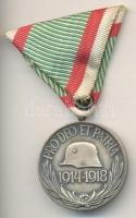 1918. Magyar Háborús Emlékérem kardokkal,sisakkal "Pro Deo et Patria" ezüstözött Br kitüntetés (fémjelzett) mellszalagon T:2 Hungary 1918. Commemorative Medal for World War I for combatants, silver plated bronze medal (hallmarked) on wartime ribbon C:XF