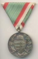 1918. Magyar Háborús Emlékérem kardokkal,sisakkal "Pro Deo et Patria" ezüstözött Br kitünt...