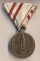 Ausztria 1932. "Háborús Emlékérem 1914-1918" mellszalaggal Br kitüntetés. Szign.: Grienauer T:2 Austria 1932. "Great War Commemorative Medal 1914-1918" Br medallion with ribbon Sign: Grienauer C:XF