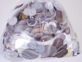 Vegyes magyar és külföldi fémpénz tétel 3Kg-os súlyban T:vegyes