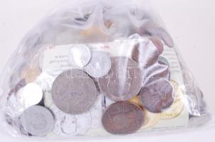 Vegyes magyar és külföldi fémpénz tétel 3Kg-os súlyban T:vegyes