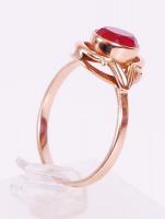 Arany 14K (Au) vörös köves gyűrű, szintetikus rubin, jelzett, bruttó:2,8 g, méret:57 /Gold 14 ct rin...
