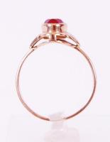 Arany 14K (Au) vörös köves gyűrű, szintetikus rubin, jelzett, bruttó:2,8 g, méret:57 /Gold 14 ct rin...