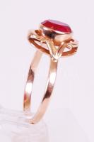 Arany 14K (Au) vörös köves gyűrű, szintetikus rubin, jelzett, bruttó:2,8 g, méret:57 /Gold 14 ct rin...
