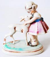 Gräfenthal német, kislány és gidája. Jelzett 1875-1879, javított a lábánál, kézzel festett, m:14 cm, h:10 cm