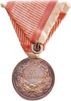 1870- "II. osztályú Ezüst Vitézségi Érem" fémjellel, mellszalagon. Szign.: Tautenhayn T:2
...