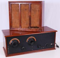 cca 1925-1929 Nagyon korai rádiókészülék korabeli lebegő hangszóróval (trafó javításra szorul) szép állapotban /  Very early radio and speaker (transformer needs repair), 58x26x22cm, 37x32x16cm